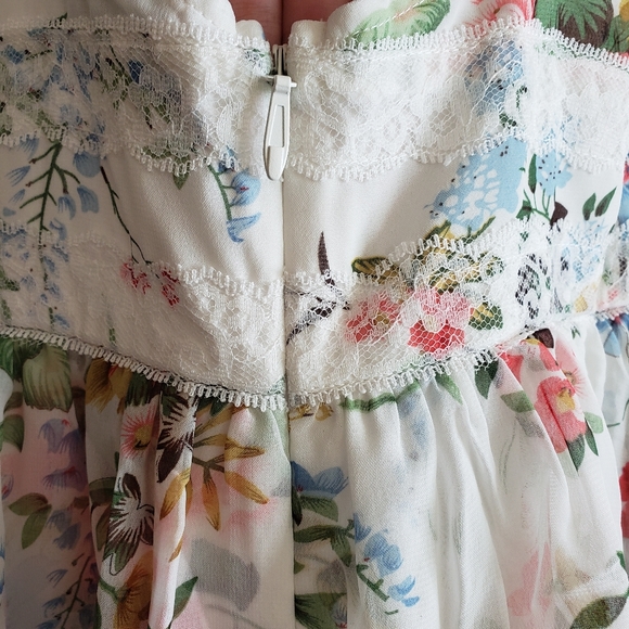 Floral Vici Dress - Picture 10 of 13